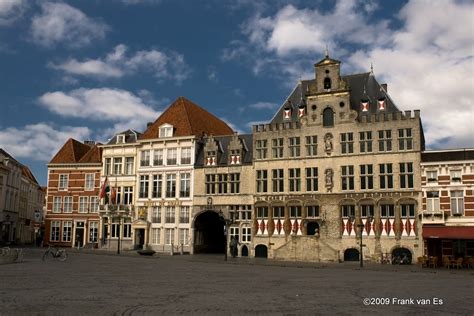 Het Oude Stadhuis van Liaocheng: Een Verborgen Parel uit de Ming-Dynastie!